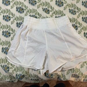 Lululemon hotty hot white shorts size 4